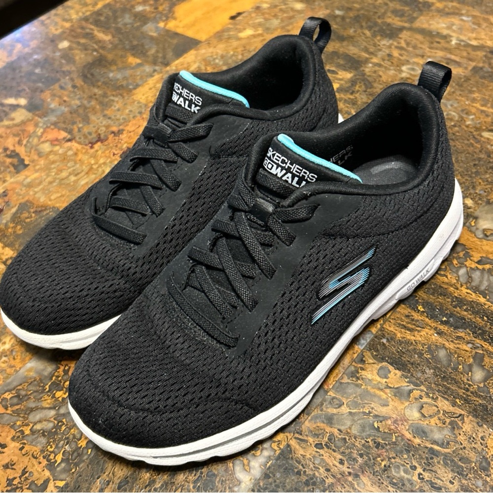 Skechers Women's GoWalk Travel Fun Journey Blk/Wht Slip On Sneakers Size:6